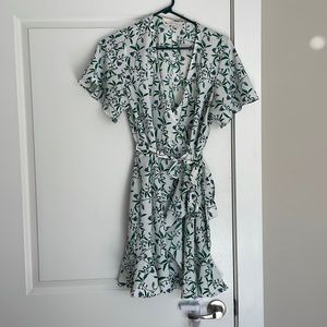 White floral boutique wrap dress